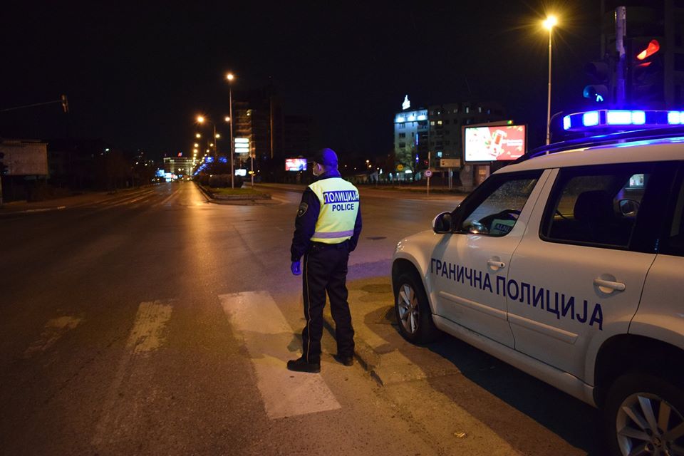 Предложени парични казни за 4 лица за непочитување на полицискиот час во Скопје