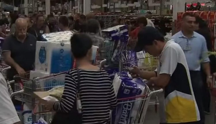 Две лица краделе тоалетна хартија во супермаркети- објавена потерница