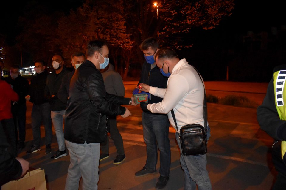 ФОТО: Министерот Чулев во посета на полициските службеници на пунктовите во Скопје