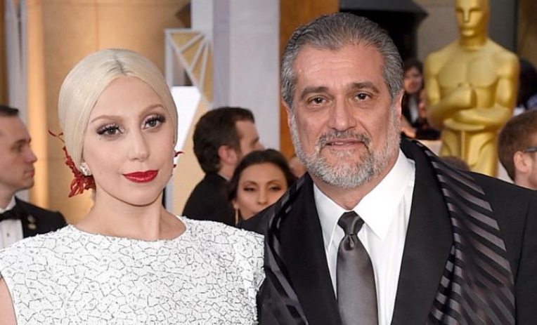 Таткото на Лејди Гага барал донации на интернет за да ги плати вработените во ресторанот