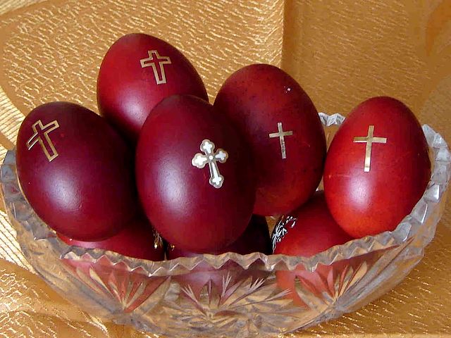 ВОДЕТЕ СМЕТКА ЗА РОКОТ НА ТРАЕЊЕ: Колку долго можете да ги чувате јајцата на трпезата по Велигден?