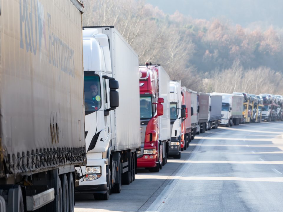 Забрана за камиони на патниот правец Неготино-Лакавица