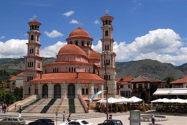 Албанската Православна црква донираше заштитни средства за полицијата