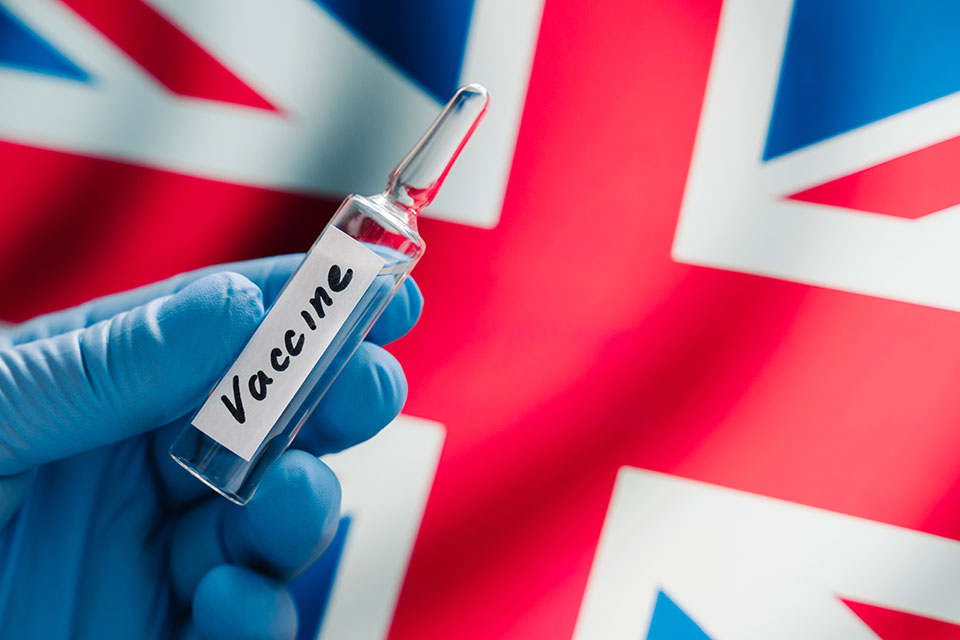 Во Велика Британија почнаа тестирања врз луѓе на вакцина против Ковид-19