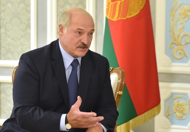 Лукашенко: На Белорусија и се заканува распаѓање