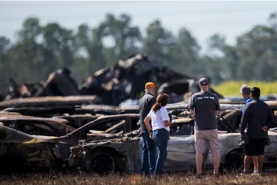 Ужасен пожар на аеродром на Флорида: Запалени 3.500 рент-а-кар возила