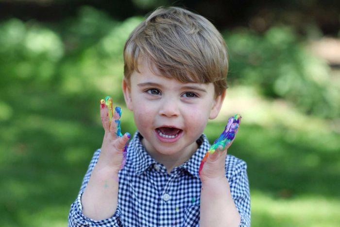 ФОТО: Принцот Луис полни 2 години, Кејт и Вилијам објавија нови фотографии