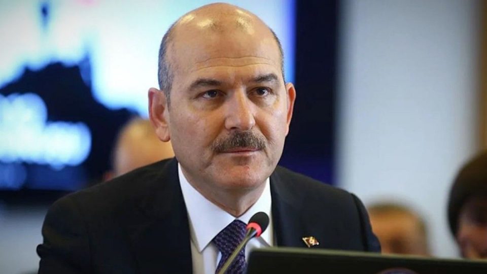 Турскиот министер за внатрешни поднесе оставка по критиките за викенд полицискиот час, Ердоган не ја прифати