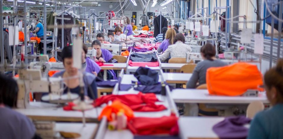 Штипските текстилни и кожарски фабрики ја почитуваат уредбата за забрана за работа