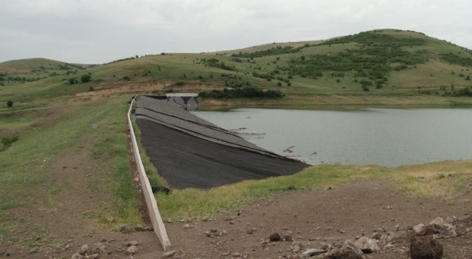 Поради бирократски процедури дел од Истокот без вода