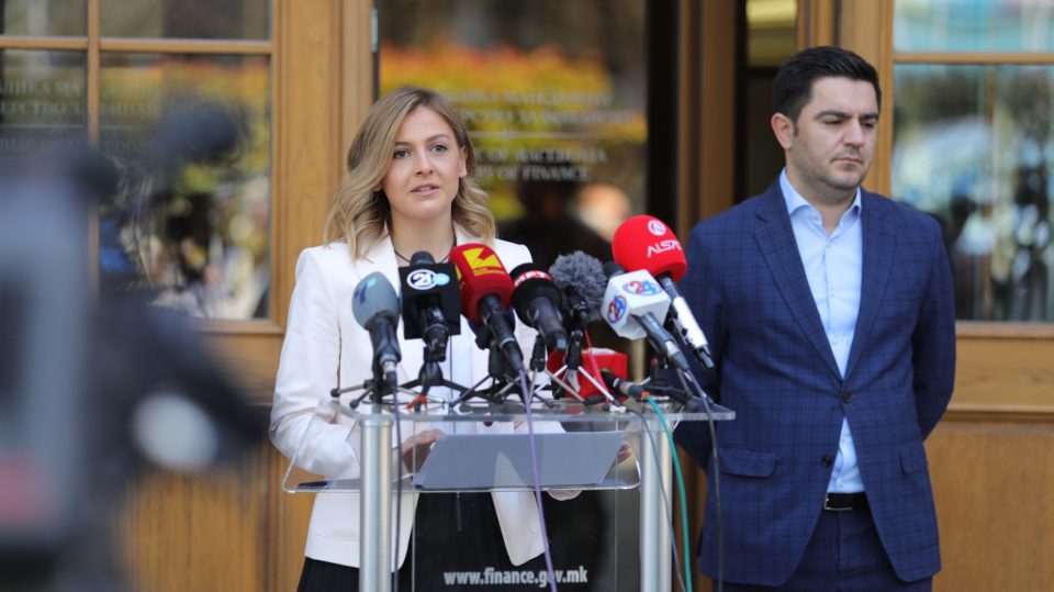 Арсовски: Дали Нина Ангеловска крие дека се подновила со стан од над 100.000 евра?