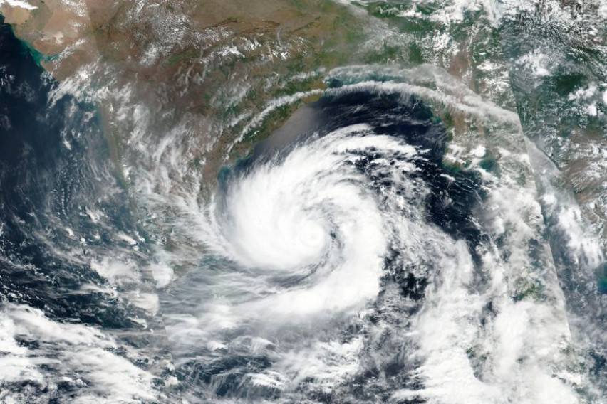 Најмалку 22 лица загинаа во циклон во Индија и Бангладеш