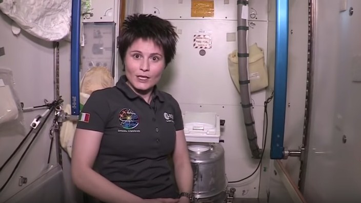 ВИДЕО: Астронаут во тоалет