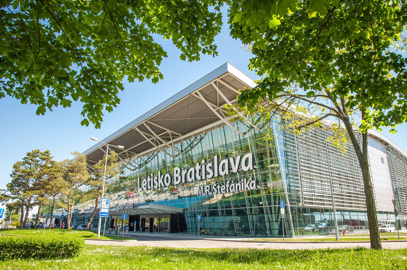 Аеродромот Братислава заработува како паркинг за авиони