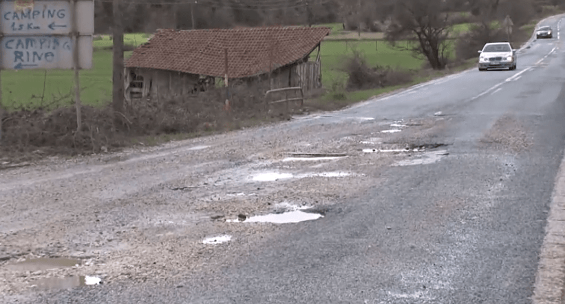 Владата повторно излажа: Патот Струга – Ќафасан останува мизерен и опасен
