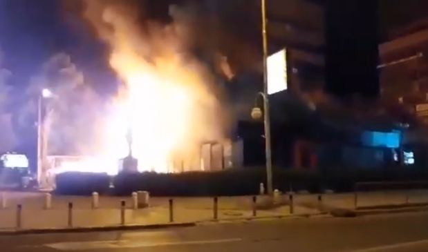 ВИДЕО: Голем пожар во Мавровка, изгоре познатото кафуле
