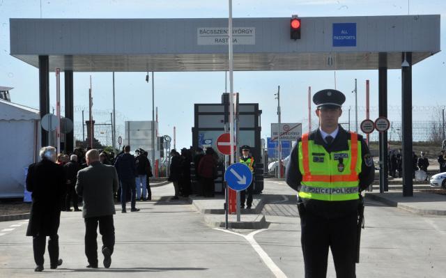 Унгарија демантира дека ноќеска ќе ја затвори границата со Србија