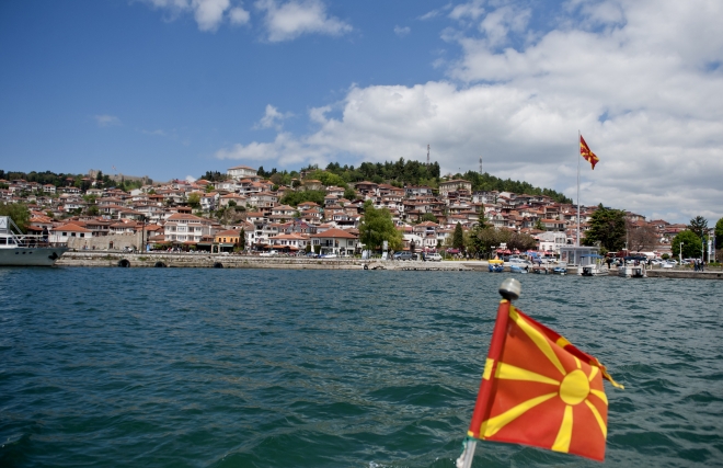 Пратениците од ВМРО-ДПМНЕ ќе поднесат Предлог-закон за помош на туристичкиот развој и економијата: Малите дуќани низ туристичките места да работат недела и празник