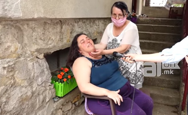 Драма во Кисела Вода: Жена се онесвести во обид да спречи рушење на својата куќа (ВИДЕО)