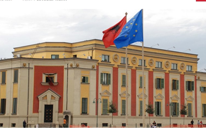 Во Албанија од 1 април повисока минимална плата за 52 евра