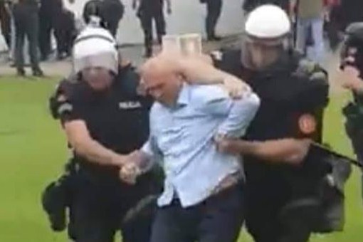 Расте напнатоста во Црна Гора – Полицијата го претепала градоначалникот на Будва (ВИДЕО)