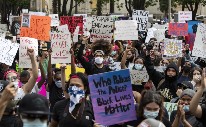 Демонстрантите во Лос Анџелес нема да бидат обвинети за непочитување на полициски час
