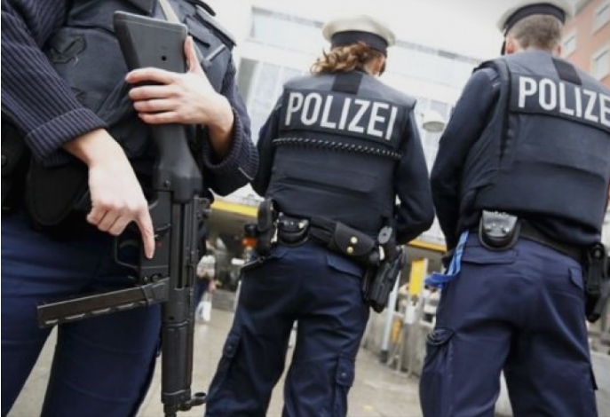 Германската полиција разби криминална група за шверц со луѓе