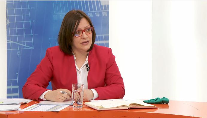 Димитриеска Кочоска: Владата дебело лаже за јавниот долг со нереални проекции