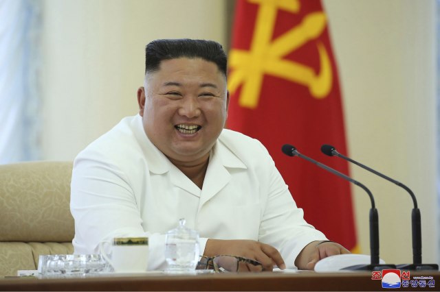 ФОТО: Се појави Ким Џонг Ун