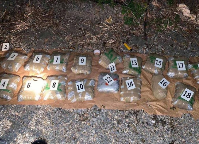 ФОТО: Пронајдени над 100 кг. марихуана на брегот на Охридското езеро