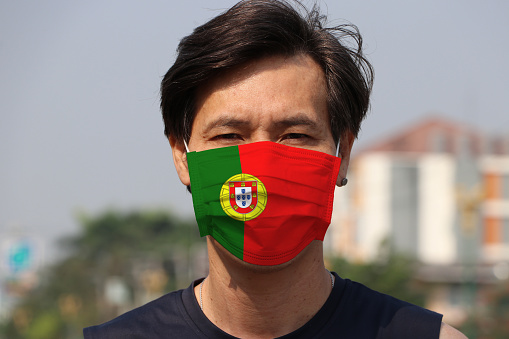 Во Португалија од денеска е задолжително носење маска на отворено