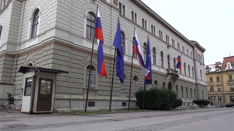 Словенија: Синдикатот на полиција се противи на одлуката сите државни службеници да мора да се вакцинираат