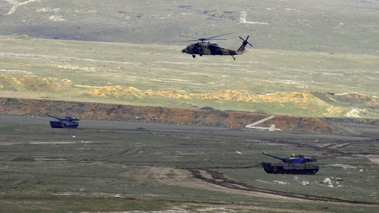 Турски воздушни удари врз позициите на Курдите во Ирак