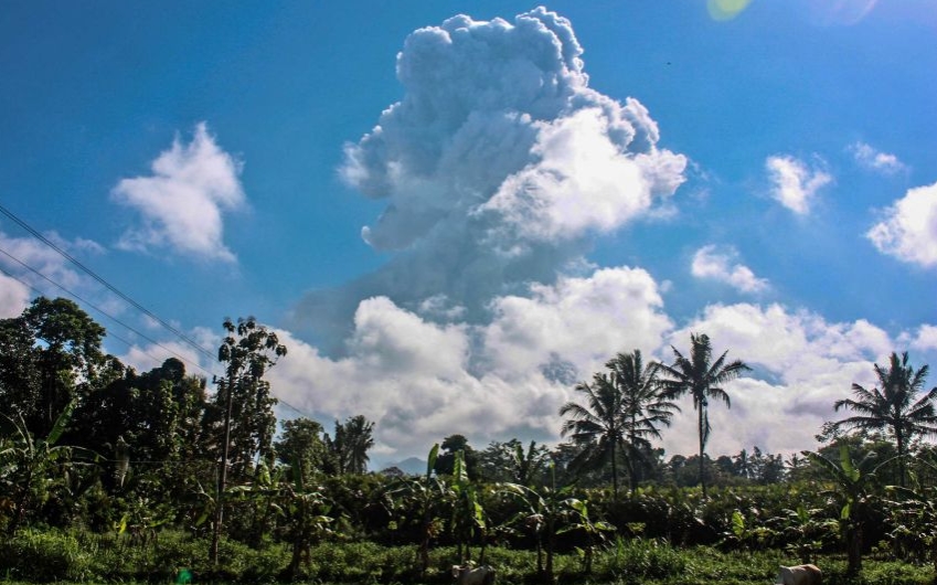 Индонезија: Еруптираше вулканот Мерапи