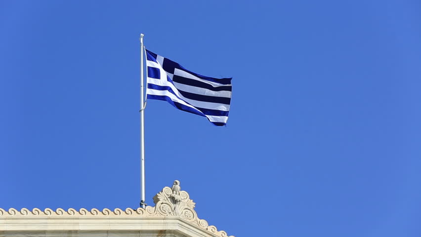 Знамињата во Грција на половина копје