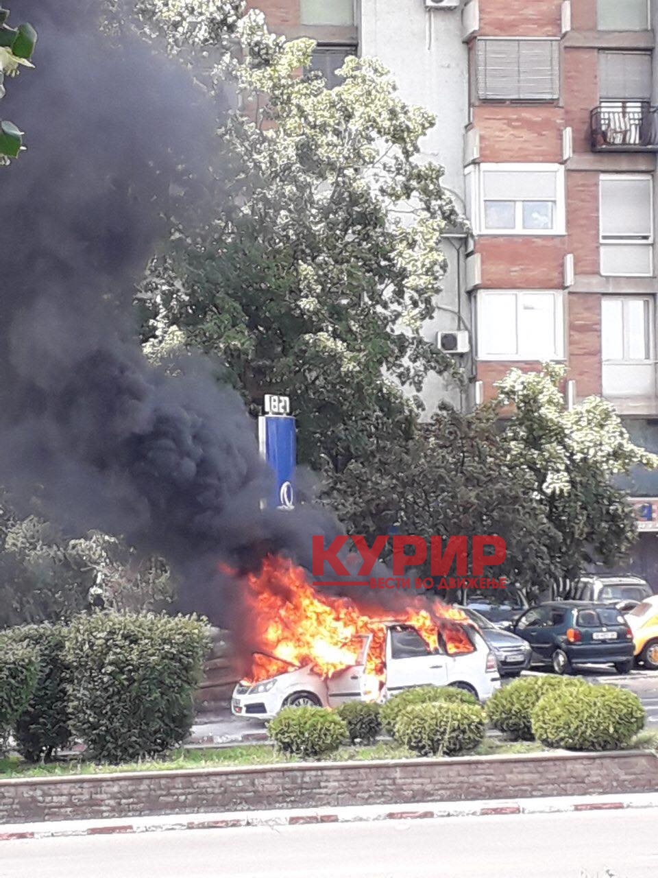 МВР со детали за опожареното возило во Центар, оштетени уште три возила