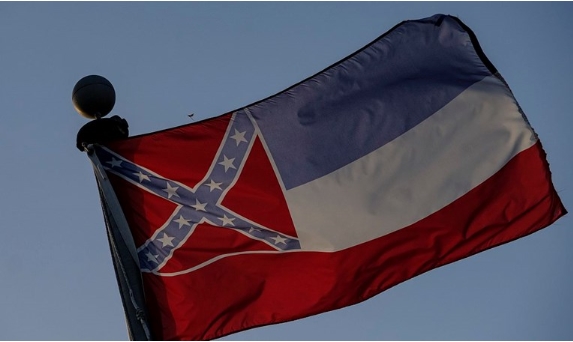 Мисисипи го смени знамето со симболот на конфедератите
