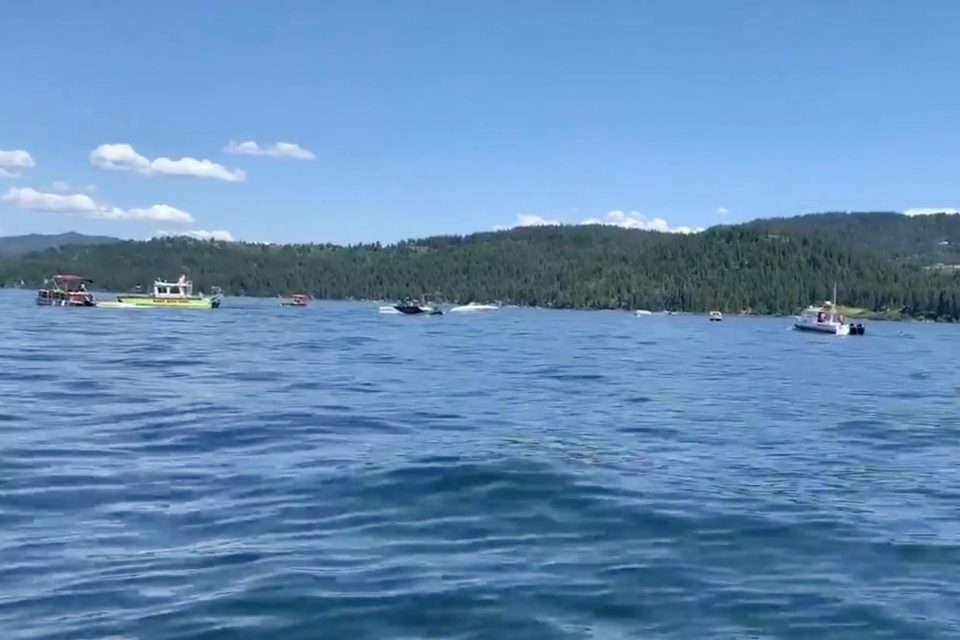 Во Ајдахо два мали авиони се судриле во воздух над езеро