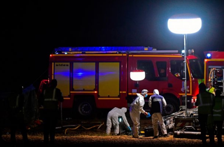 ХОРОР НА АВТОПАТ ВО ФРАНЦИЈА: Автомобил со деветчлено семејство се преврти и запали- загинаа пет деца (ФОТО+ВИДЕО)