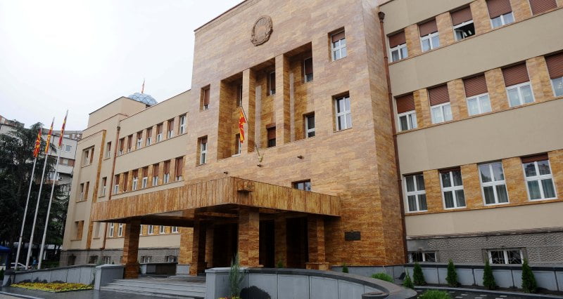 Собранието ги констатира оставките на пратениците Дурловски, Бајрами, Зеќири и Лукаревска
