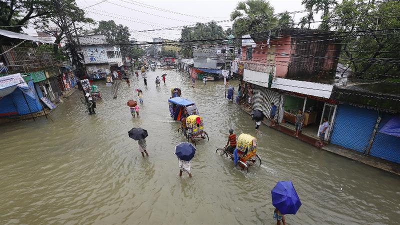 Во поплавите во Бангладеш загинаа најмалку 41 лице
