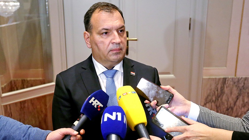 Хрватскиот министер за здравство со коментар за прегратките при славењето на ХДЗ