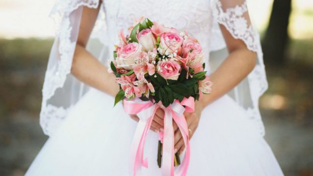 Какво е значењето на овој букет: Зошто невестата носи бидермаер на свадбата?