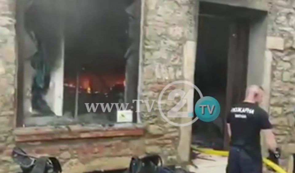 ВИДЕО: По поплавата Битола ја зафати нова катастрофа – голем пожар, горат неколку дуќани