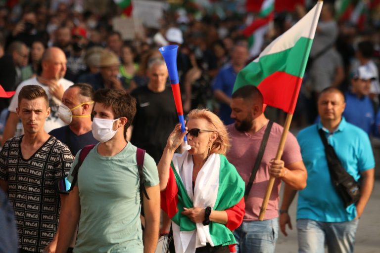 Продолжуваат антивладините протести во Бугарија