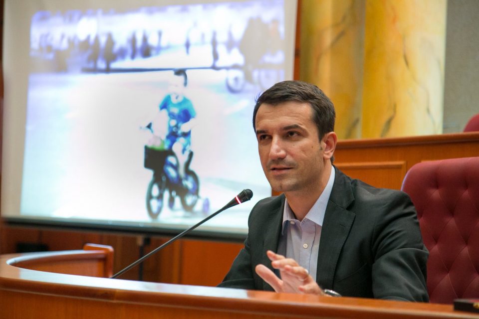 Градоначалникот на Тирана, позитивен на коронавирусот