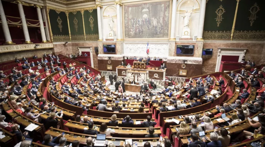Погледнете ја новата француска влада на Кастекс! (ФОТО)