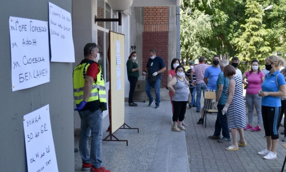 Прекинато гласањето во Бутел, гласач на владејачка партија го фотографирал гласањето, полицијата го уапси