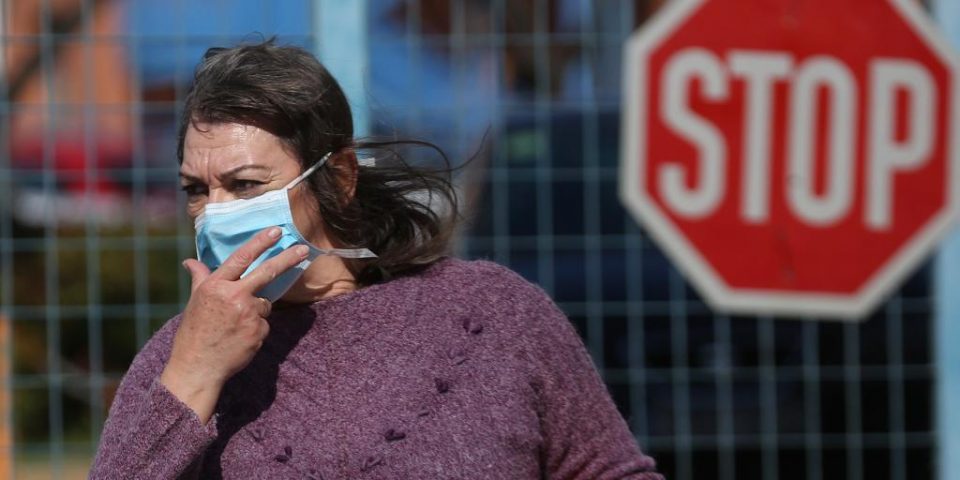 И во Грција се предлага задолжително носење маска во затворен простор  