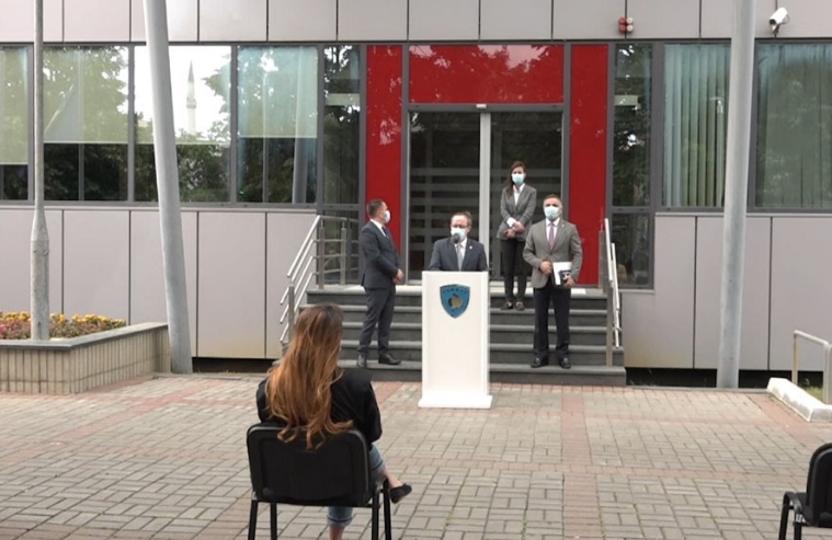 Хоти: Приштина од преговорите со Белград очекува единствено меѓусебно признавање